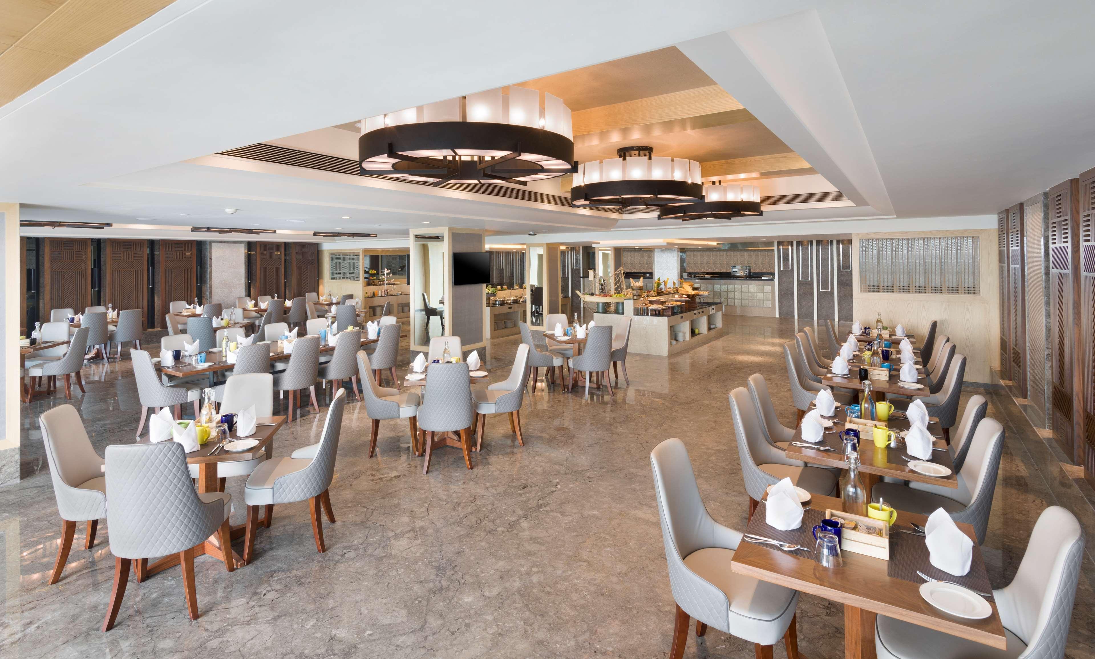 Отель Radisson Blu Горакхпур Экстерьер фото